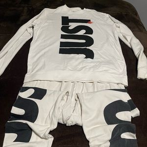 Men’s Nike Sweater And Pants Fit size L
